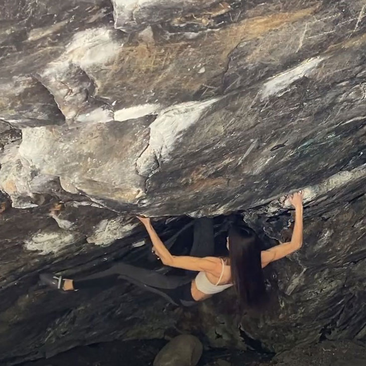 Allyx Theus on unnamed V7 at Leavenworth in Schist Cave