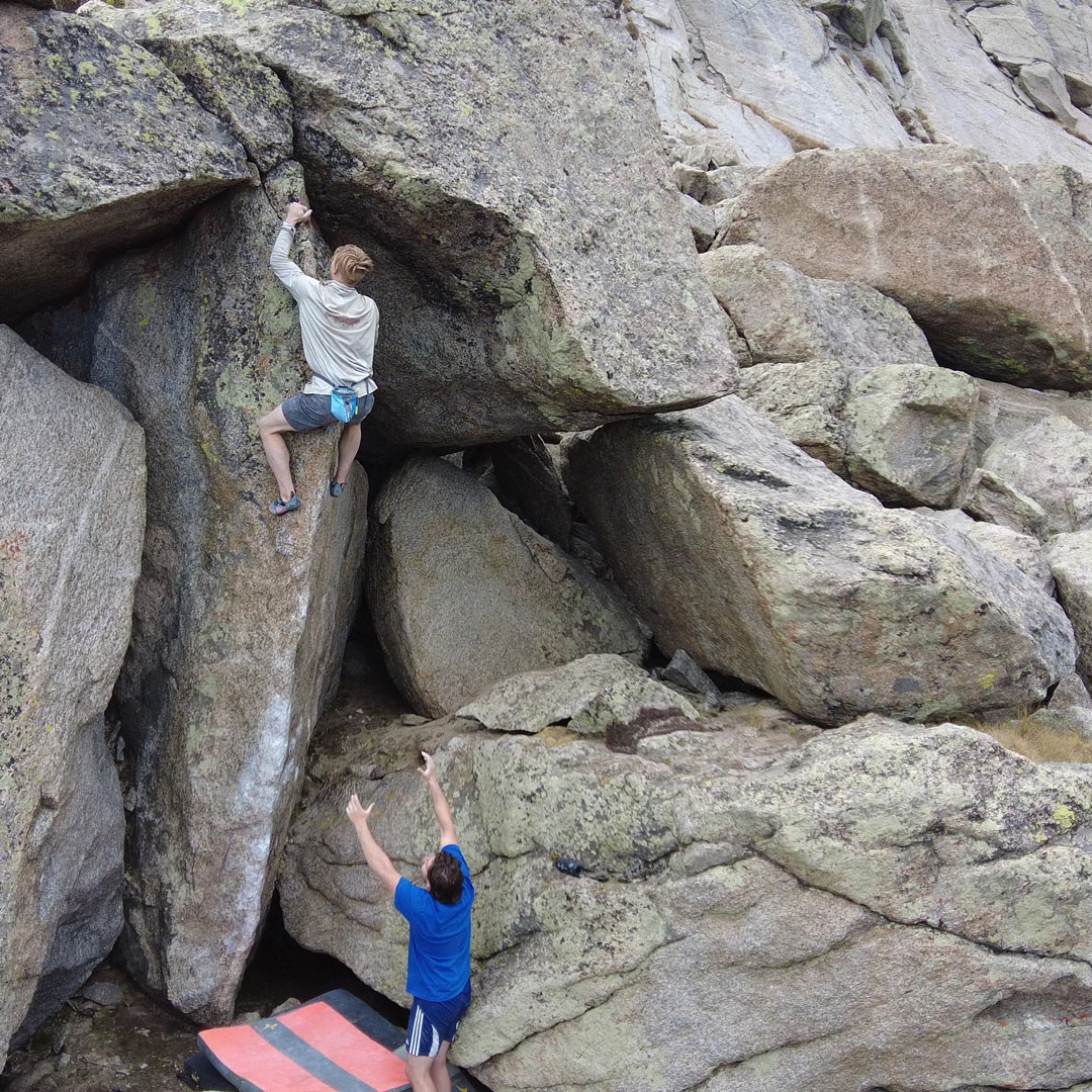 Nic Rummel bouldering at Lincoln Lake