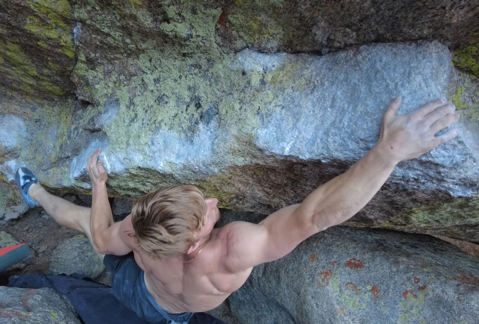 Nic Rummel bouldering at Lincoln Lake