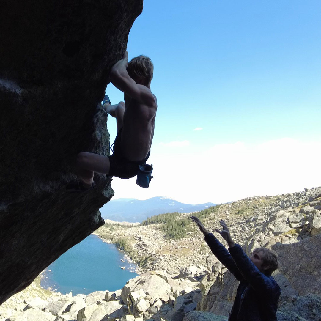 Nic Rummel bouldering at Lincoln Lake